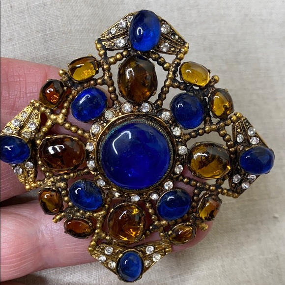 CHANEL Jewelry - CHANEL Authentic Signed Vintage Brooch/Pendant